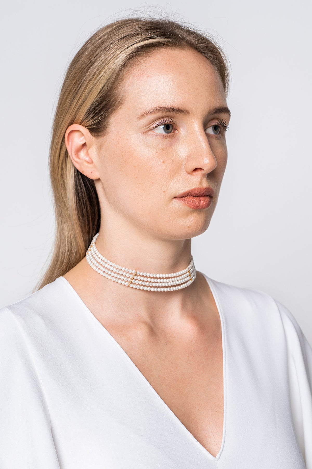Timeless Pearly Round Pearl Clasp Choker