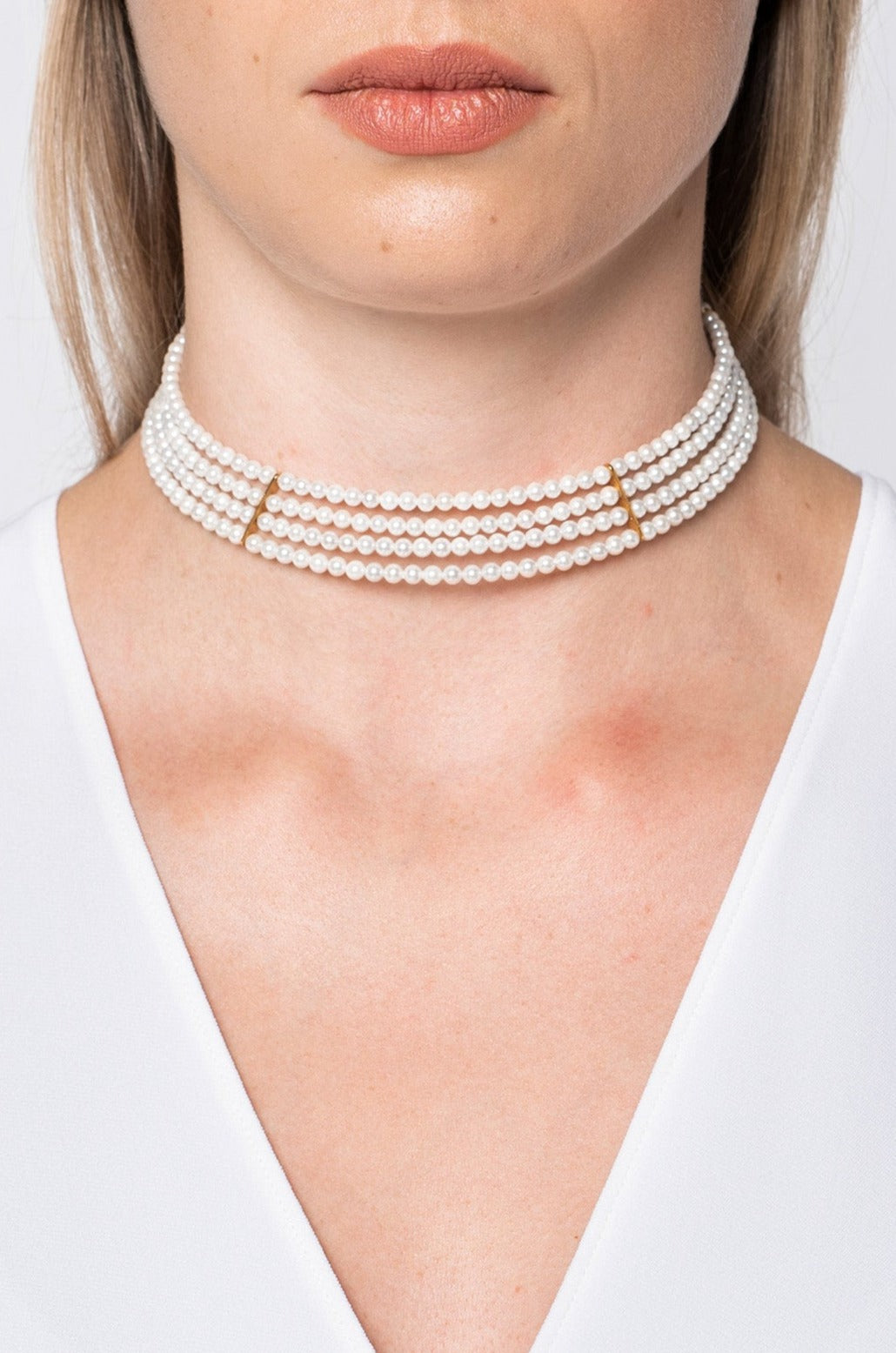 Timeless Pearly Round Pearl Clasp Choker